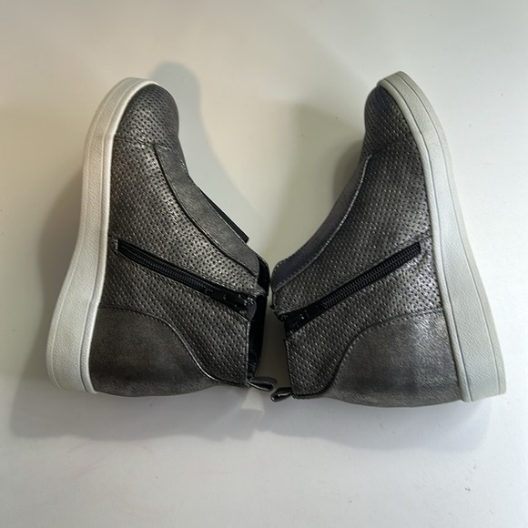 MIA GIRLS GRACEY METALLIC WEDGE SHOES PEWDER COLOR AND SIZE 1 GIRLS - Picture 5 of 13